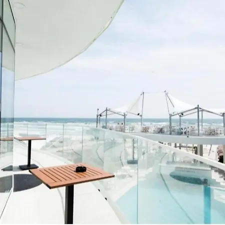 407 White Tower Mamaia